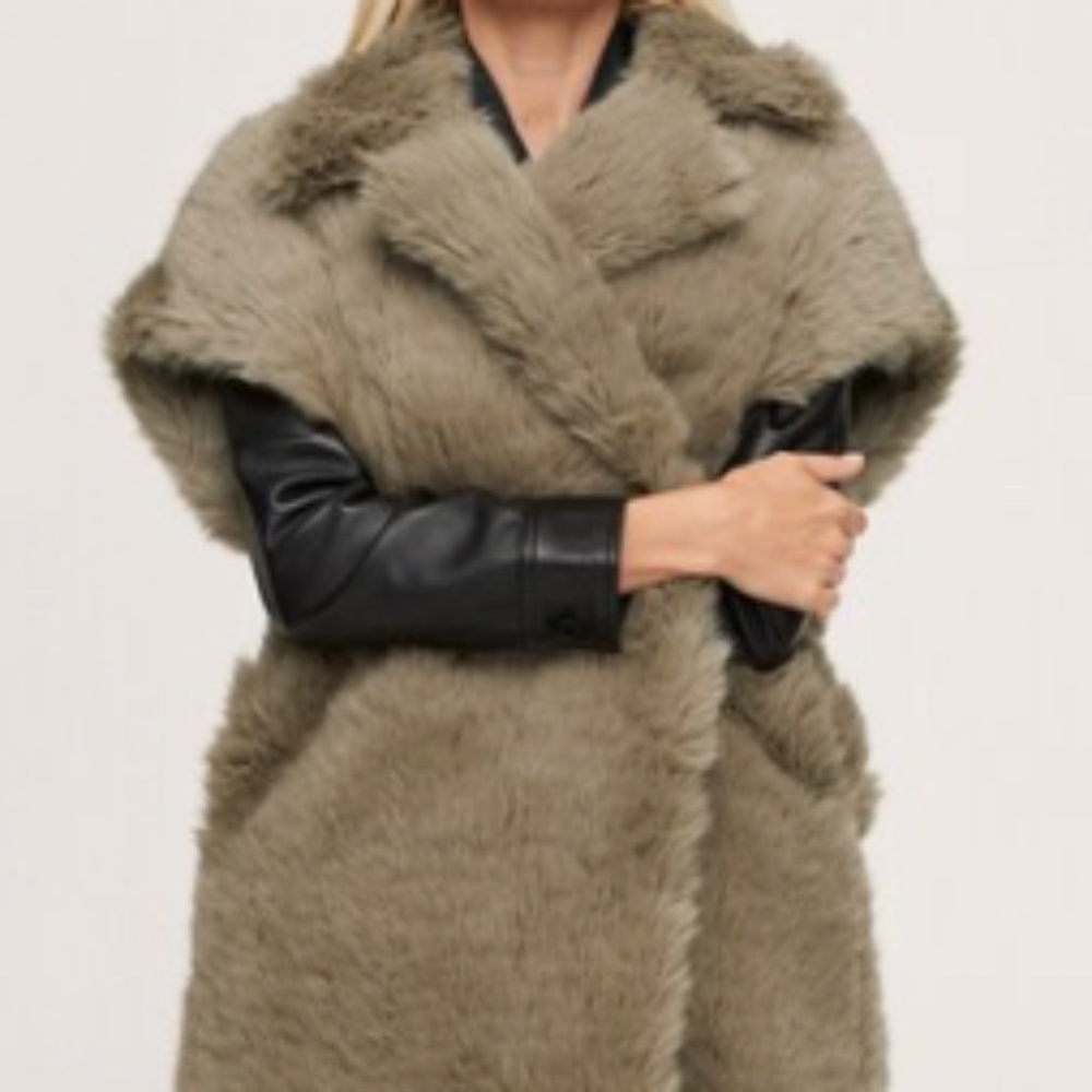 NWT Mango faux fur vest in size Small color khaki